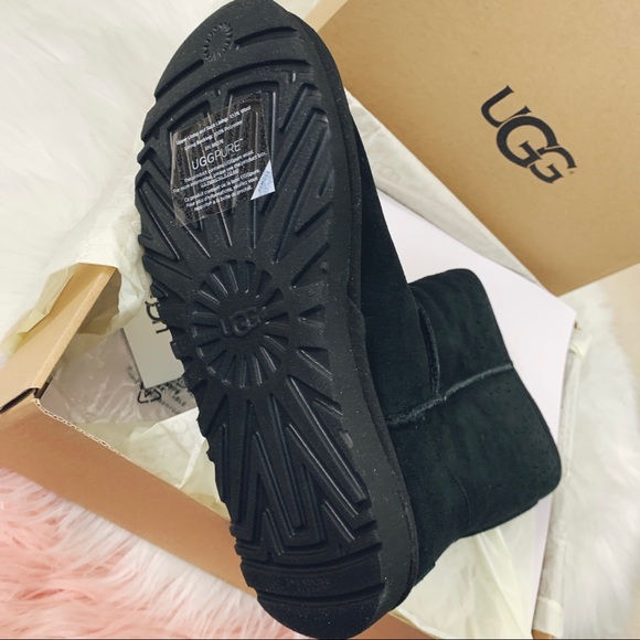 Ugg Classic Short Stargirl Boot - Picture 5 of 7